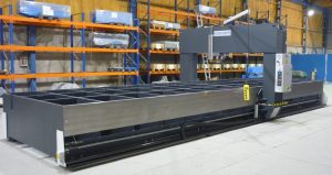 TL-100/1000E Mobile Gantry Hydraulic Press with Moving Headn & 10 Metre Long Table for Straightening WElded Structrues and Plates Cut by Oxy Cutting